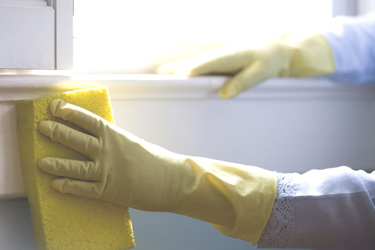 Deep cleaning scrubbing walls